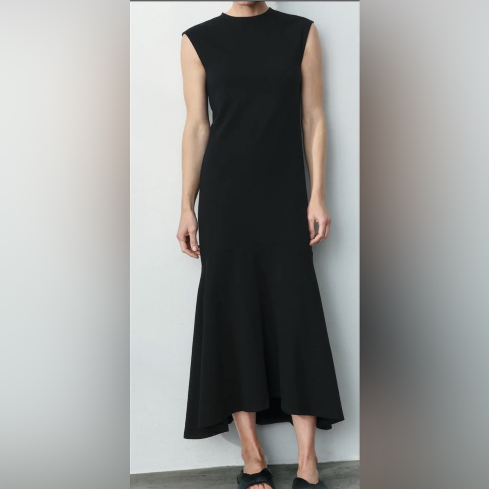 Elegant Black Sleeveless Dress